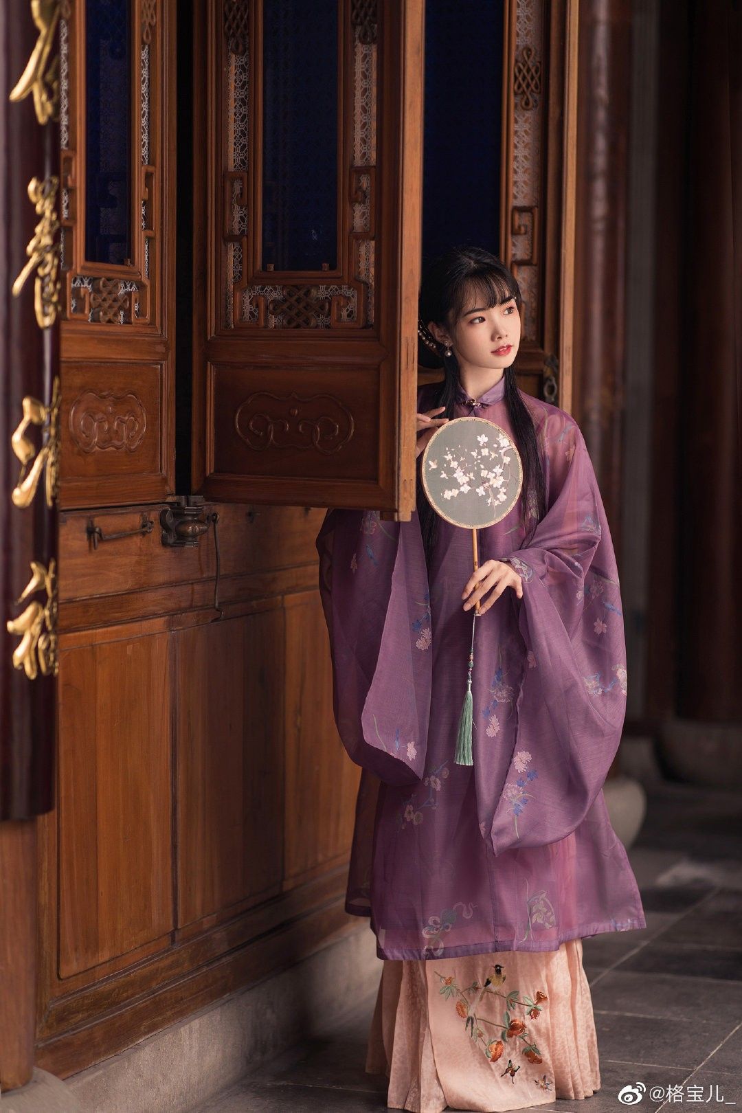 The Revival of Hanfu in Autumn and Winter:High School Students Embrace Traditional Chinese Fashion The Revival of Hanfu in Autumn and Winter:High School Students Embrace Traditional Chinese Fashion