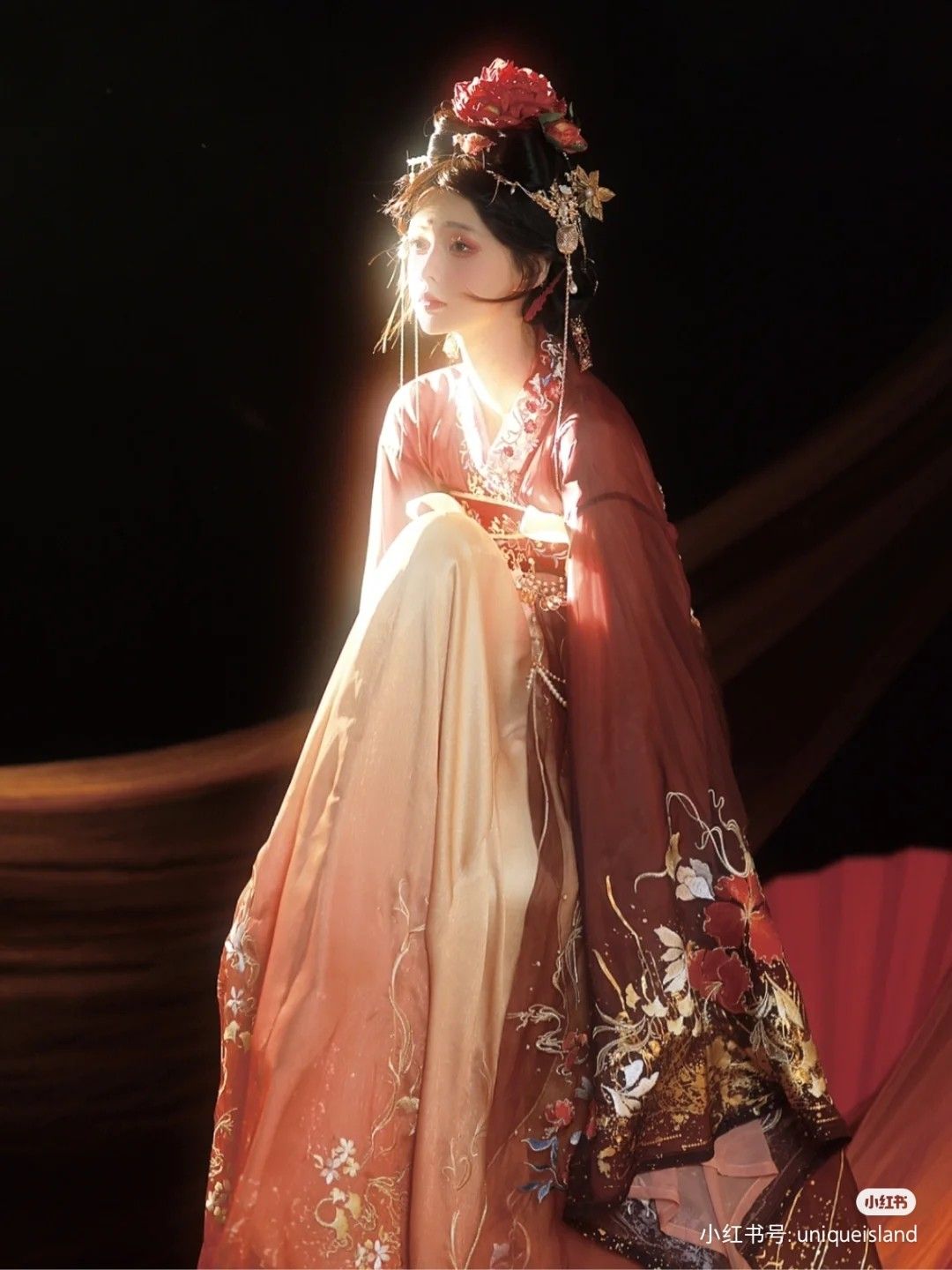 The Allure of Blue-Green Hanfu:Exploring the Traditional Elegance of Chinese汉服 The Allure of Blue-Green Hanfu:Exploring the Traditional Elegance of Chinese汉服