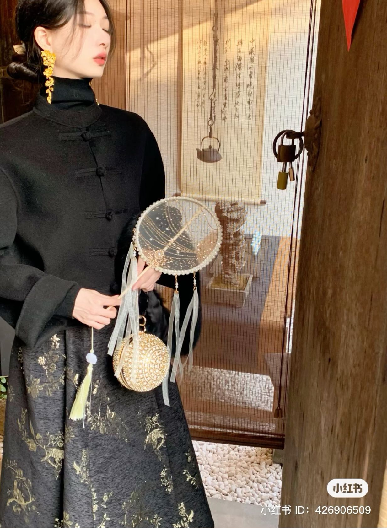 Chinese Filial Piety and the Cultural Significance of Hanfu Shoes