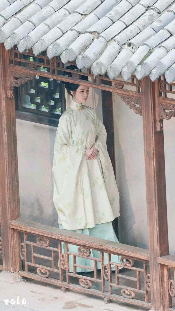 Brown Wig for Hanfu Fashion:A Blend of Traditional Elegance and Modern Charm