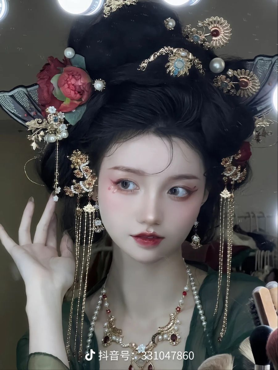 Original Design of Waist-Length Hanfu for Summer:A Blend of Tradition and Comfort Original Design of Waist-Length Hanfu for Summer:A Blend of Tradition and Comfort