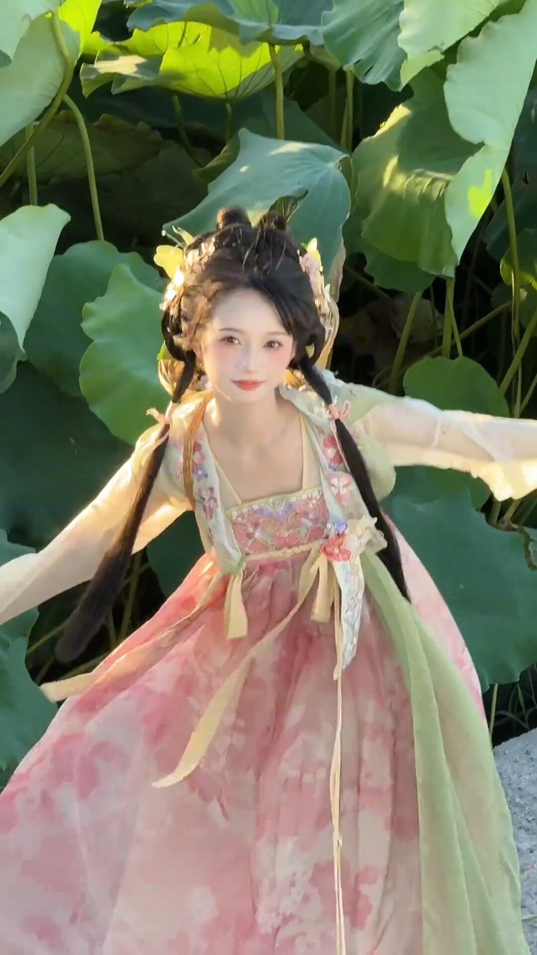Parent-Child Hanfu Fashion in Summer:A Cultural Journey