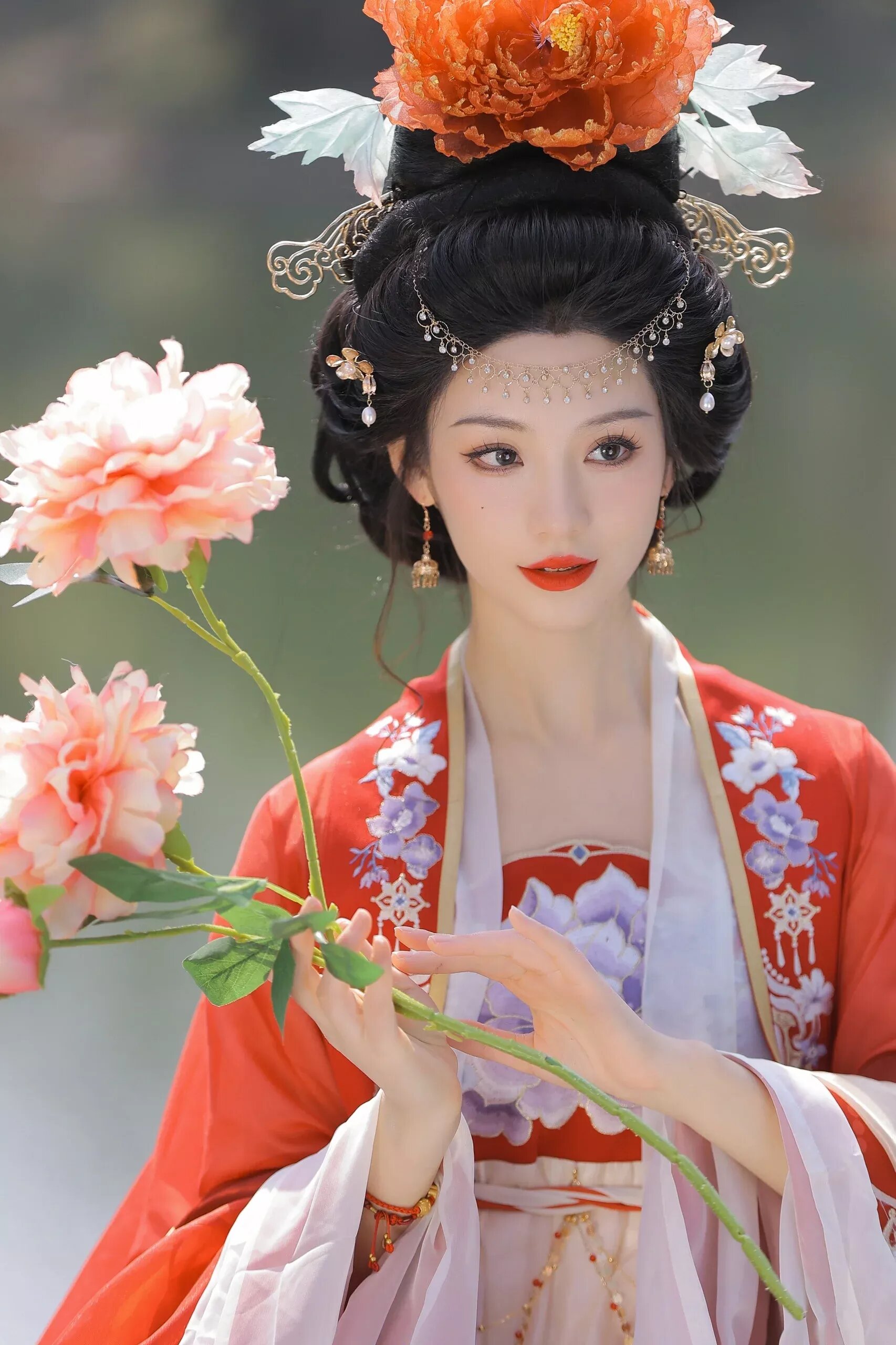 The Vibrant Red Hanfu:Unveiling the Splendor of a Traditional Chinese Fashion The Vibrant Red Hanfu:Unveiling the Splendor of a Traditional Chinese Fashion