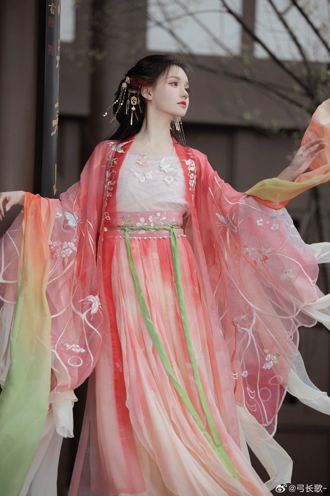 Sleeveless Blouse and Horseface Skirt:A Fashion Fusion Sleeveless Blouse and Horseface Skirt:A Fashion Fusion
