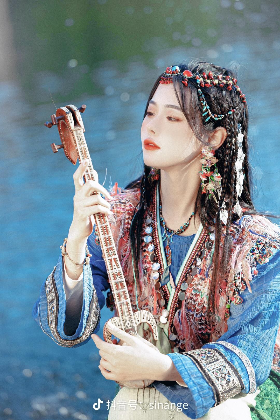 Ming Dynasty Hanfu:A Glimpse into Traditional Chinese Clothing for Junior Students Ming Dynasty Hanfu:A Glimpse into Traditional Chinese Clothing for Junior Students