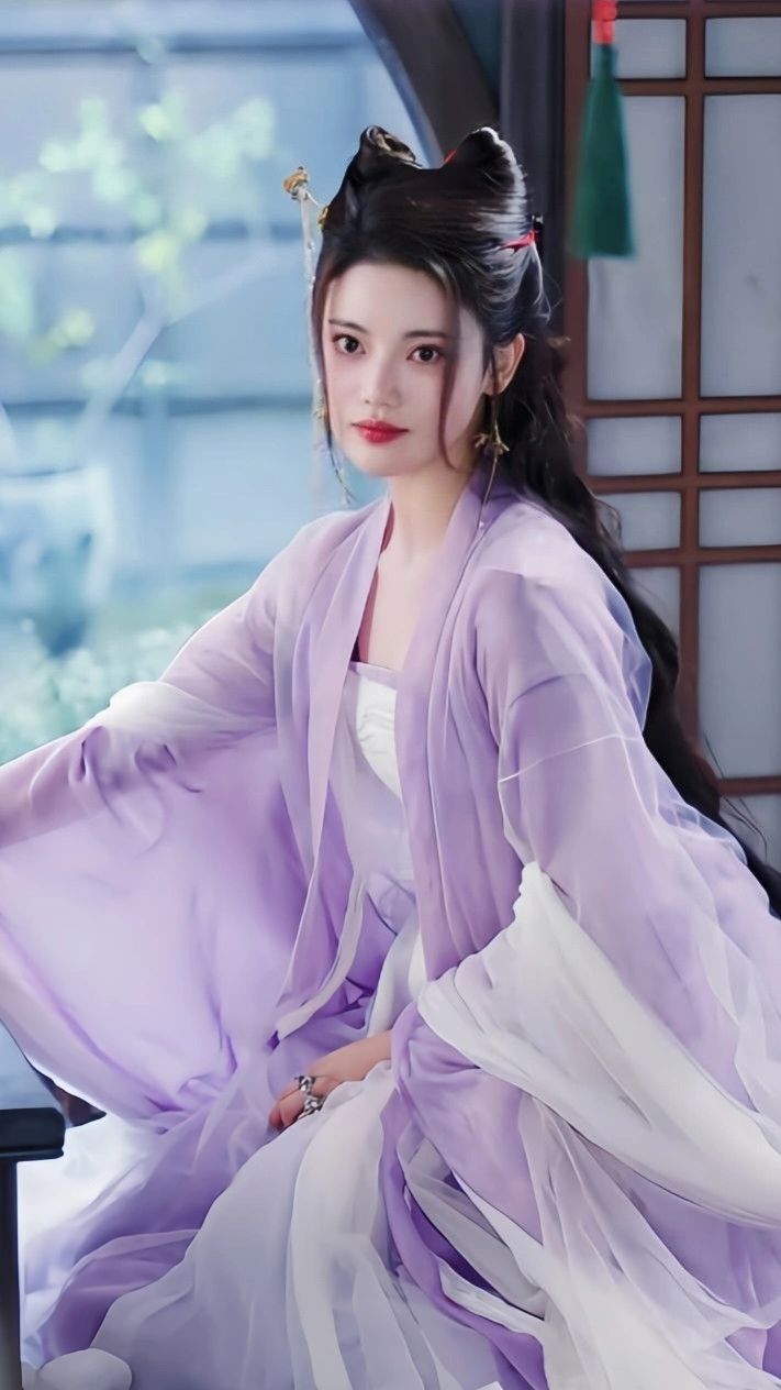 The Splendor of Yang Yuehuas Hanfu:A Journey Through Her Elegant Attire The Splendor of Yang Yuehuas Hanfu:A Journey Through Her Elegant Attire