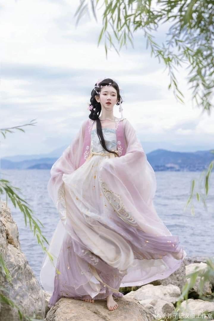 Summer Comfort in Thin and Breezy Hanfu for Women Summer Comfort in Thin and Breezy Hanfu for Women
