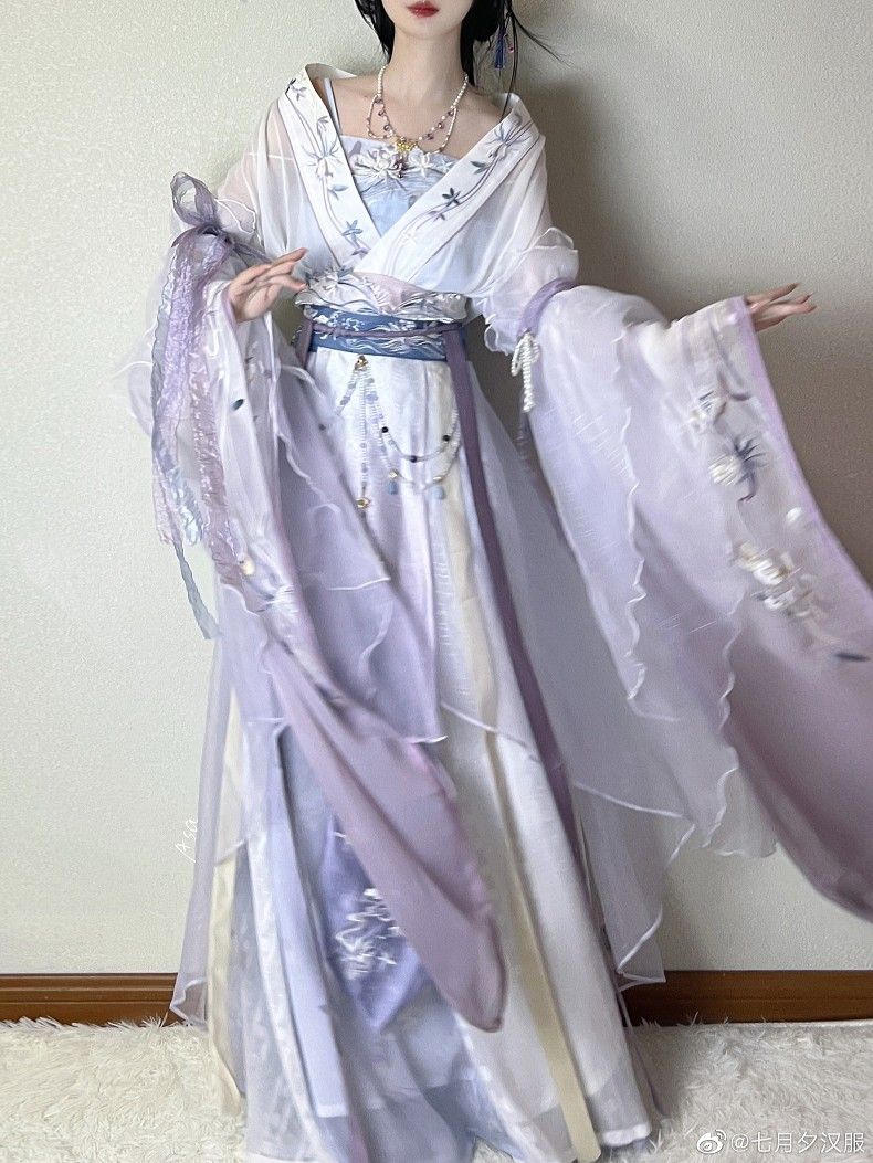 The Enchantment of Hanfu for a Ten-Year-Old Girl The Enchantment of Hanfu for a Ten-Year-Old Girl