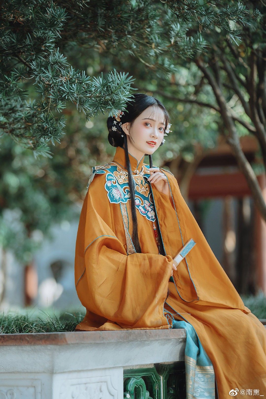 The Blue-Black Mamenchi Skirt:A Cultural Icon of Traditional Chinese Fashion The Blue-Black Mamenchi Skirt:A Cultural Icon of Traditional Chinese Fashion