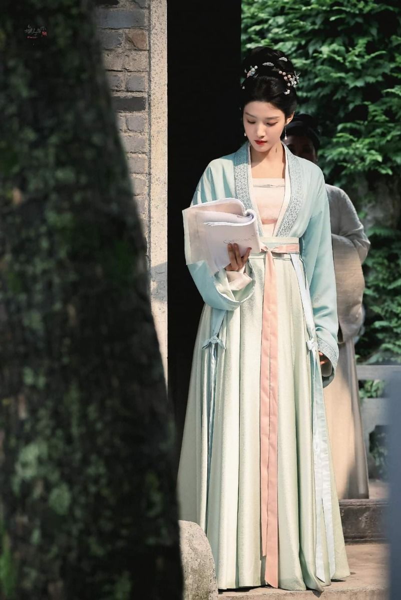 Children in Fairyland:The Enchanting World of Hanfu Costumes