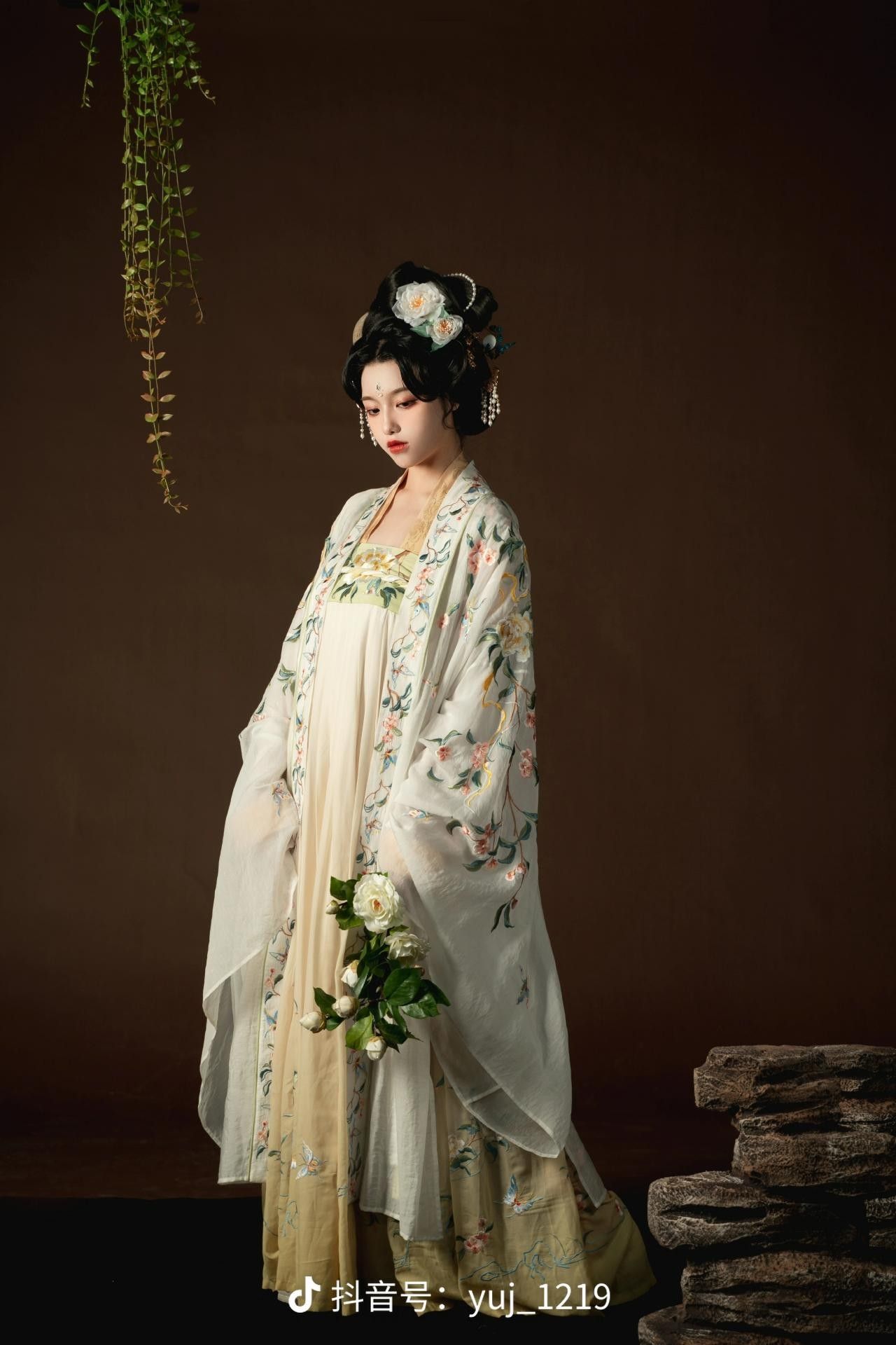 Unique and Beautiful Cheongsam:A Glance into the Splendor of Traditional Chinese Clothing Unique and Beautiful Cheongsam:A Glance into the Splendor of Traditional Chinese Clothing