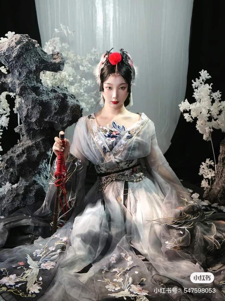 The Revival of Traditional Chinese Clothing:The Charm of Hanfu The Revival of Traditional Chinese Clothing:The Charm of Hanfu