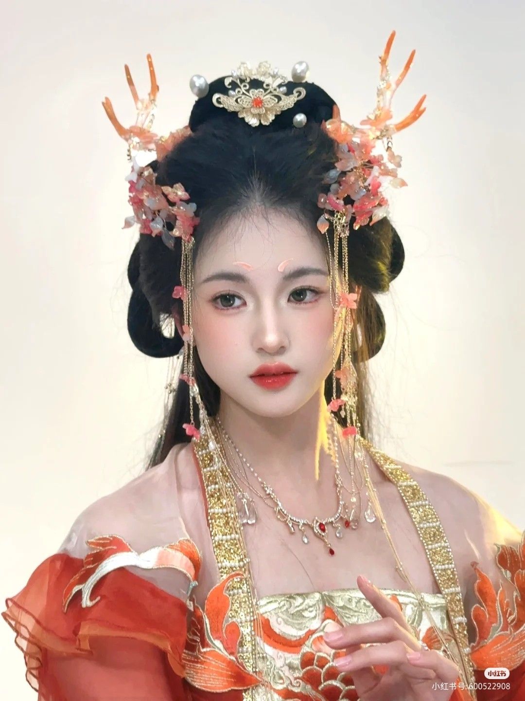 Childrens Hanfu Embroidered Shoes with Cow Leather Soles:A Closer Look Childrens Hanfu Embroidered Shoes with Cow Leather Soles:A Closer Look