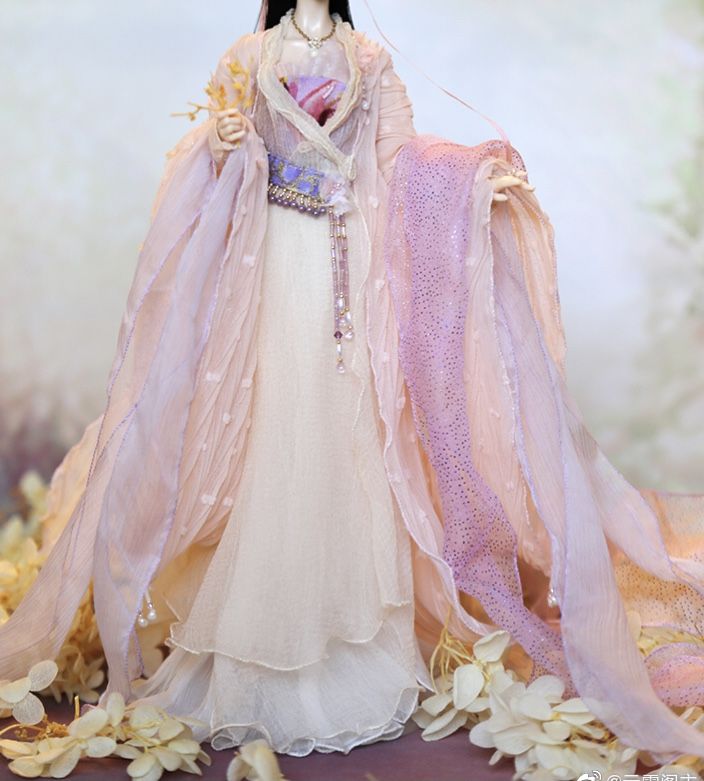 The Enchantment of a Girl Child in Traditional Hanfu Cheongsam with Water-Sleeves The Enchantment of a Girl Child in Traditional Hanfu Cheongsam with Water-Sleeves