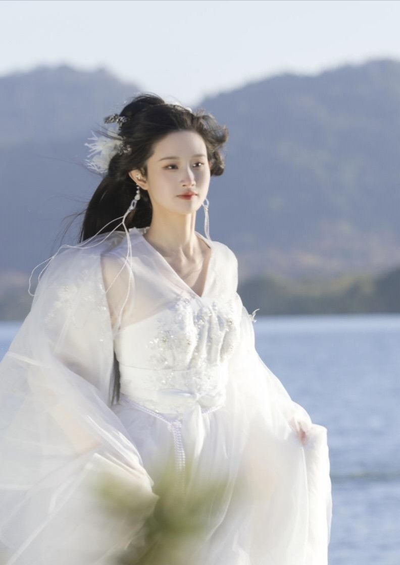 Embracing Modernity:The Evolution of Youth-Oriented Daily Wear Cheongsam Embracing Modernity:The Evolution of Youth-Oriented Daily Wear Cheongsam