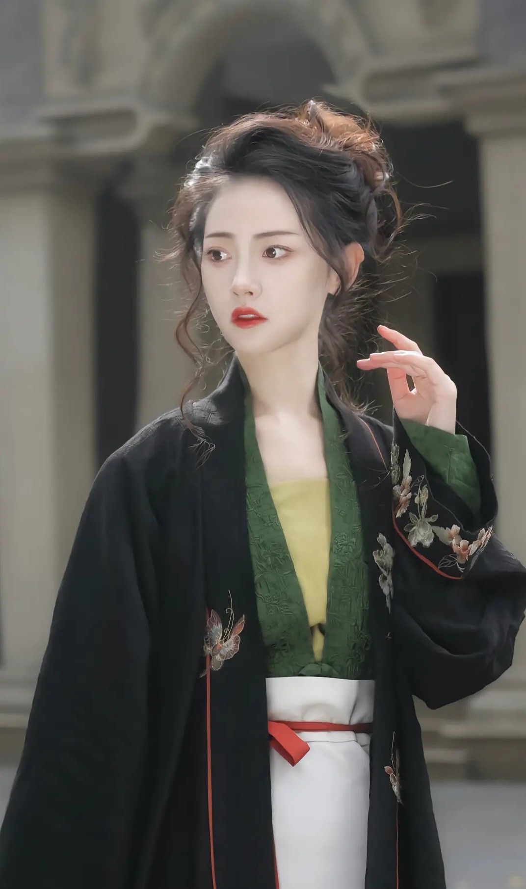 Ethereal Splendor:The Glass-like Hanfu,Spiral Beads,and Golden Mandala of the Divine Bird Ethereal Splendor:The Glass-like Hanfu,Spiral Beads,and Golden Mandala of the Divine Bird