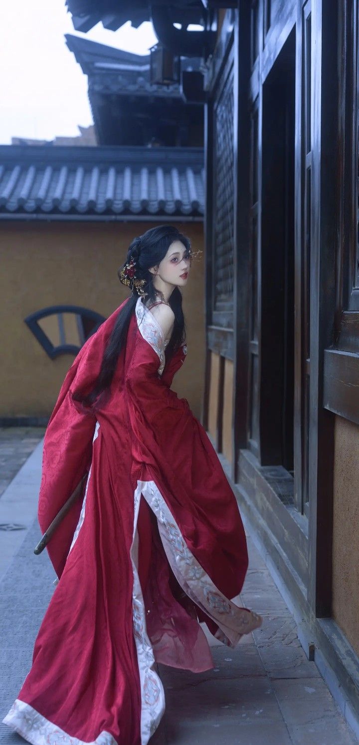 A枣红色旗袍上衣,A Blend of Tradition and Modern Elegance A枣红色旗袍上衣,A Blend of Tradition and Modern Elegance