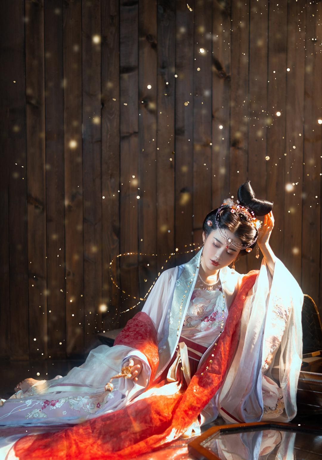 The Splendor of Hanfu Headdress:The Red Ball as a Symbol of Elegance and Tradition