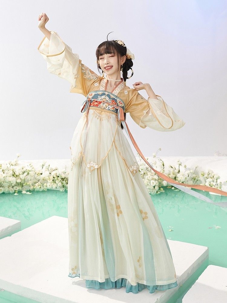 The Essence of Undergarments in Hanfu Fashion:The Subtle Charm of the Cheongsams Underskirt The Essence of Undergarments in Hanfu Fashion:The Subtle Charm of the Cheongsams Underskirt