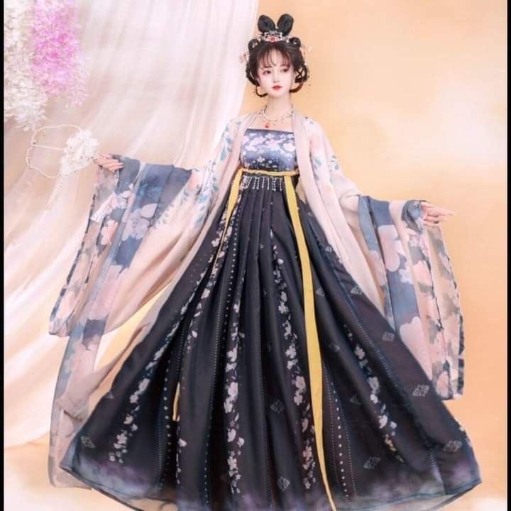The Integration of Wigs and Traditional Hanfu Costumes:A Modern Perspective on Traditional Beauty The Integration of Wigs and Traditional Hanfu Costumes:A Modern Perspective on Traditional Beauty