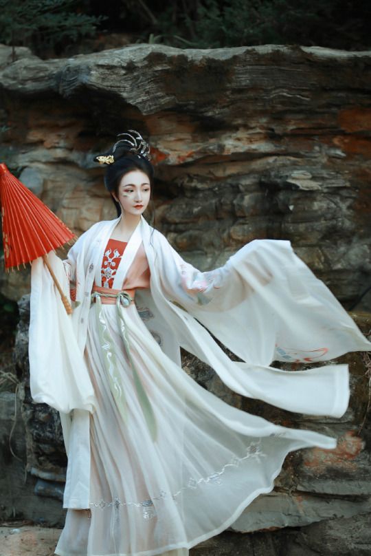 The Rise of Traditional Hanfu Fashion:Authentic Waisted-Up Hanfu Styles The Rise of Traditional Hanfu Fashion:Authentic Waisted-Up Hanfu Styles