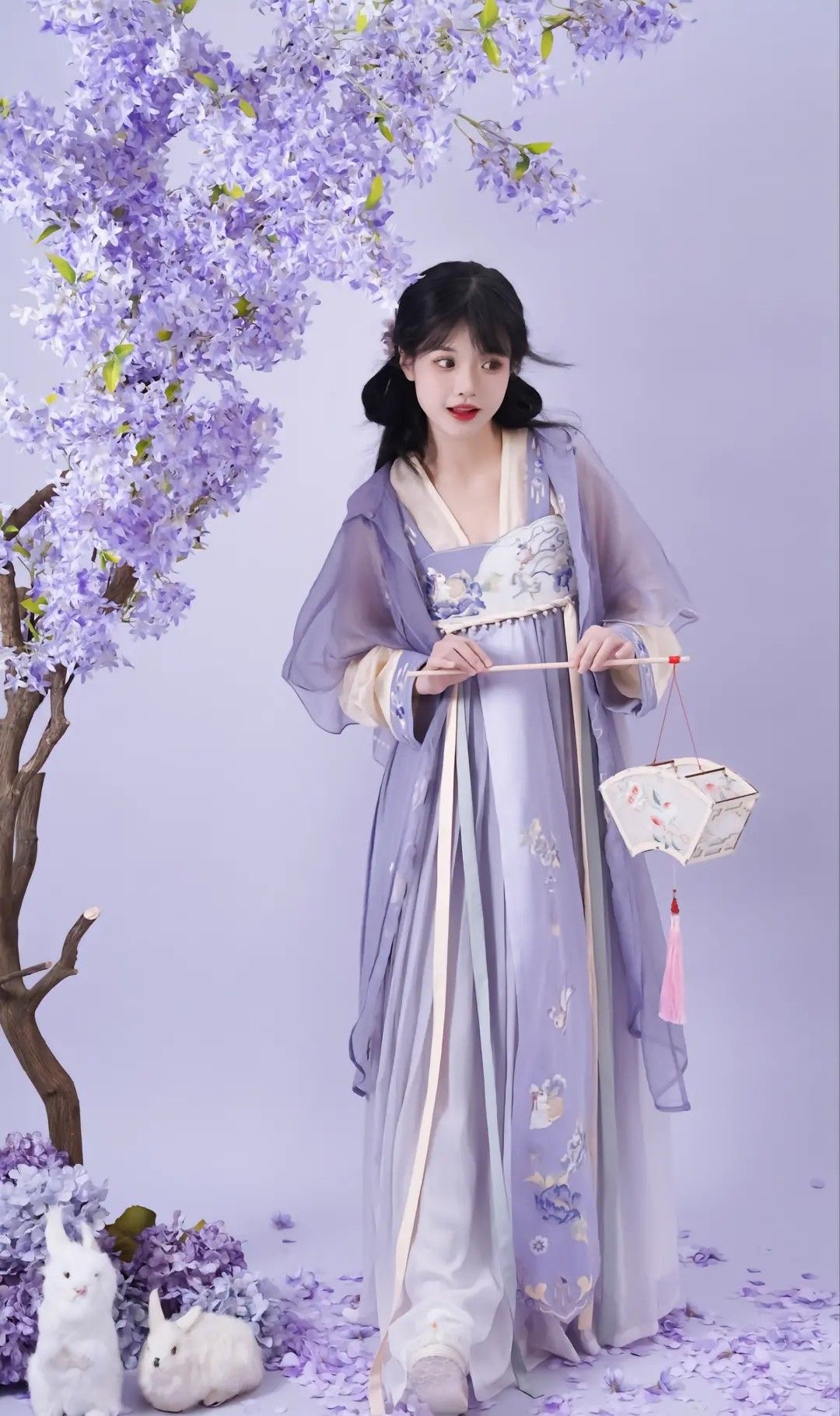 The Little Girl in a Traditional Chinese Hanfu Maimi Skirt