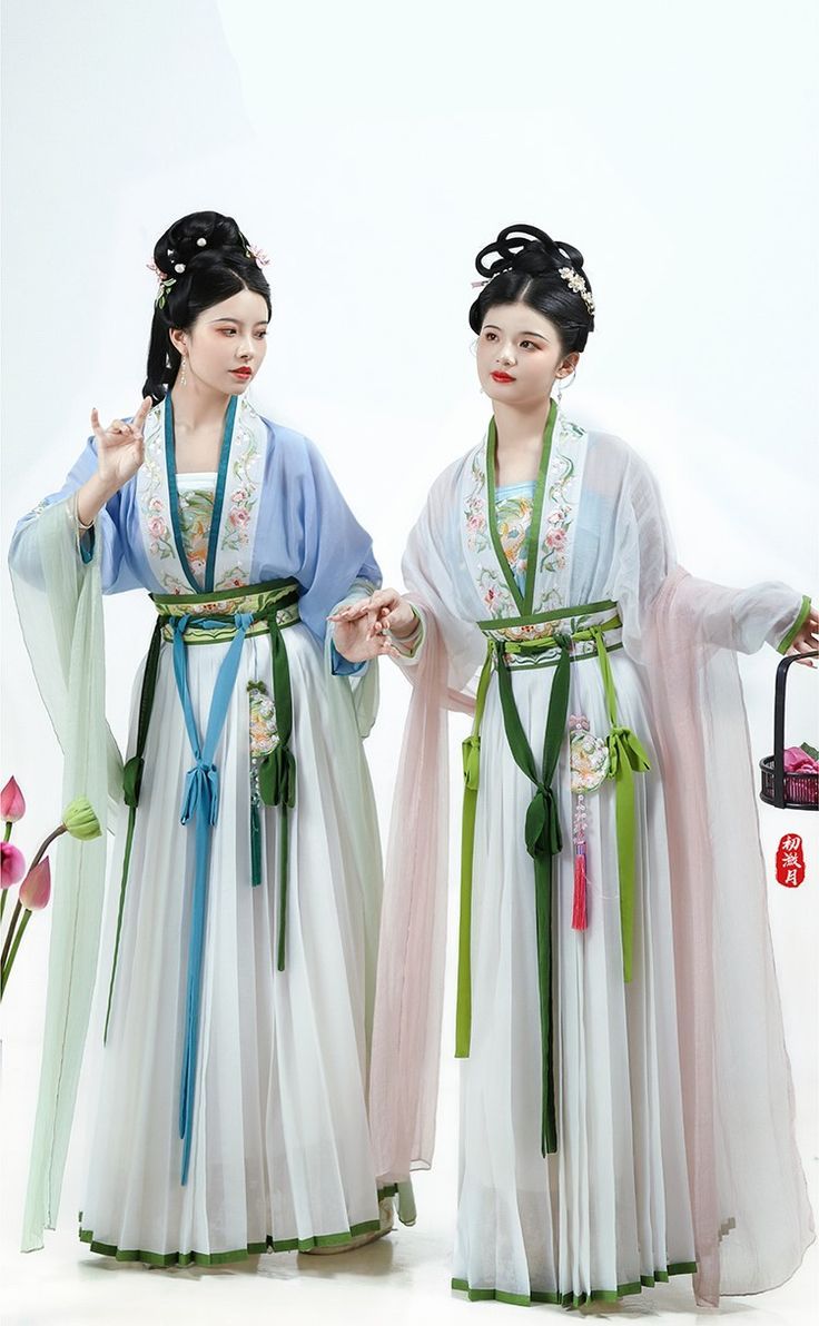 Elegance of Original Hanfu:The Story of Yanxi Studio Elegance of Original Hanfu:The Story of Yanxi Studio