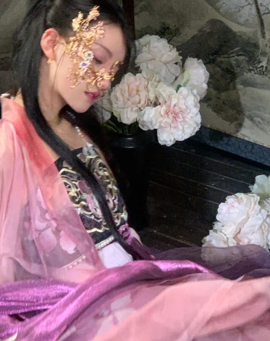 The Elegance of Cheongsam:A Closer Look at its Forms and Styles The Elegance of Cheongsam:A Closer Look at its Forms and Styles