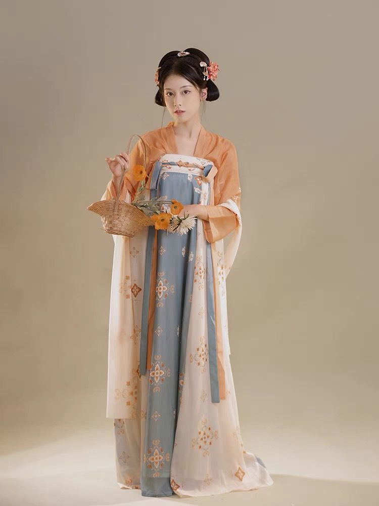 The Dawn of Red Cheongsam:A Cultural Journey Through Time