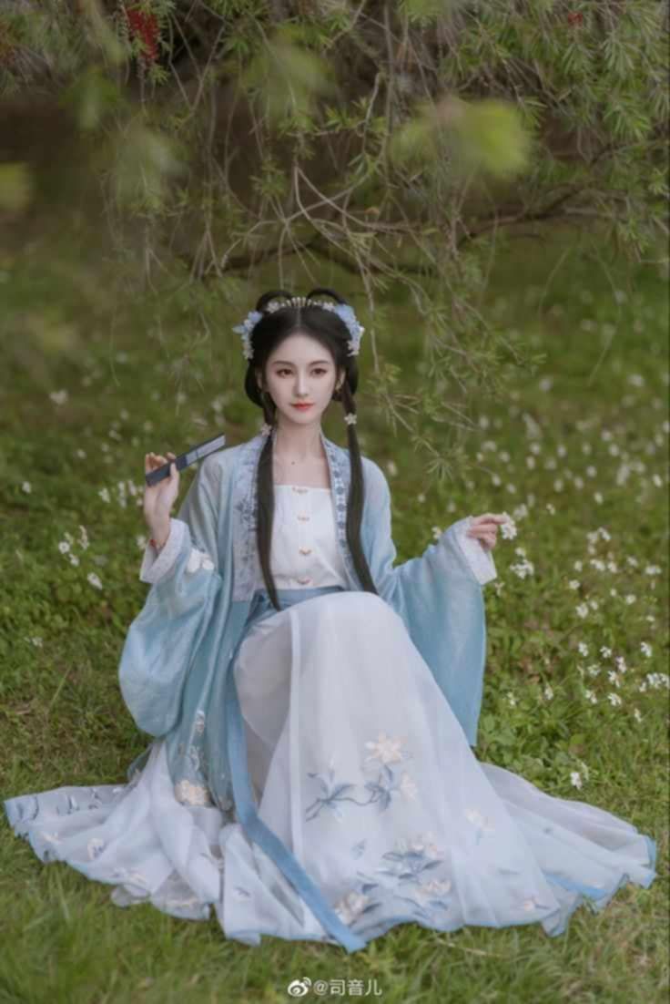 Reimagining Traditional Cheongsam Shorts:A Fashion Fusion of Qipao and Shorts Ensembles Reimagining Traditional Cheongsam Shorts:A Fashion Fusion of Qipao and Shorts Ensembles