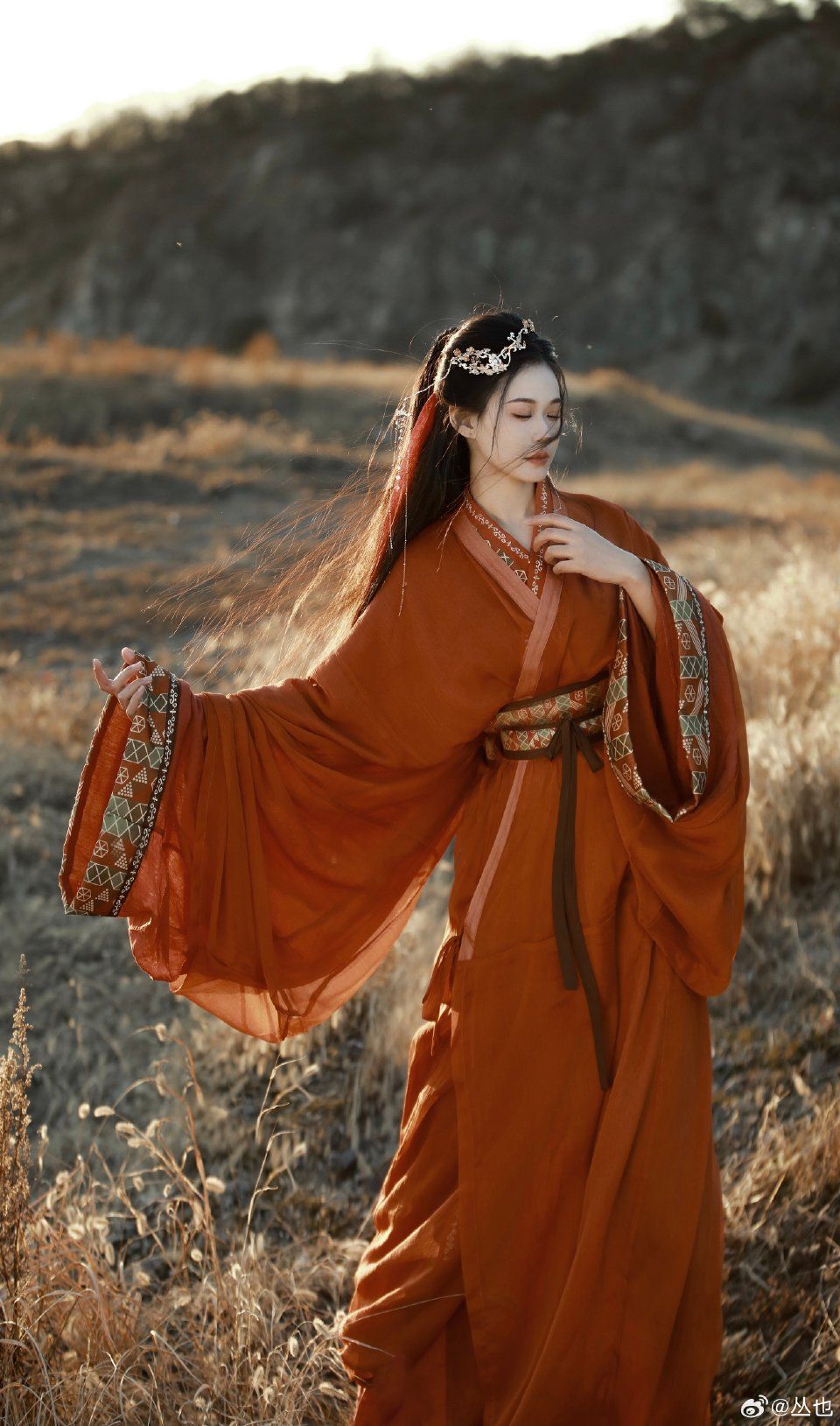 Hanfu Style Bags:A Perfect Accessory to Match Traditional Elegance Hanfu Style Bags:A Perfect Accessory to Match Traditional Elegance