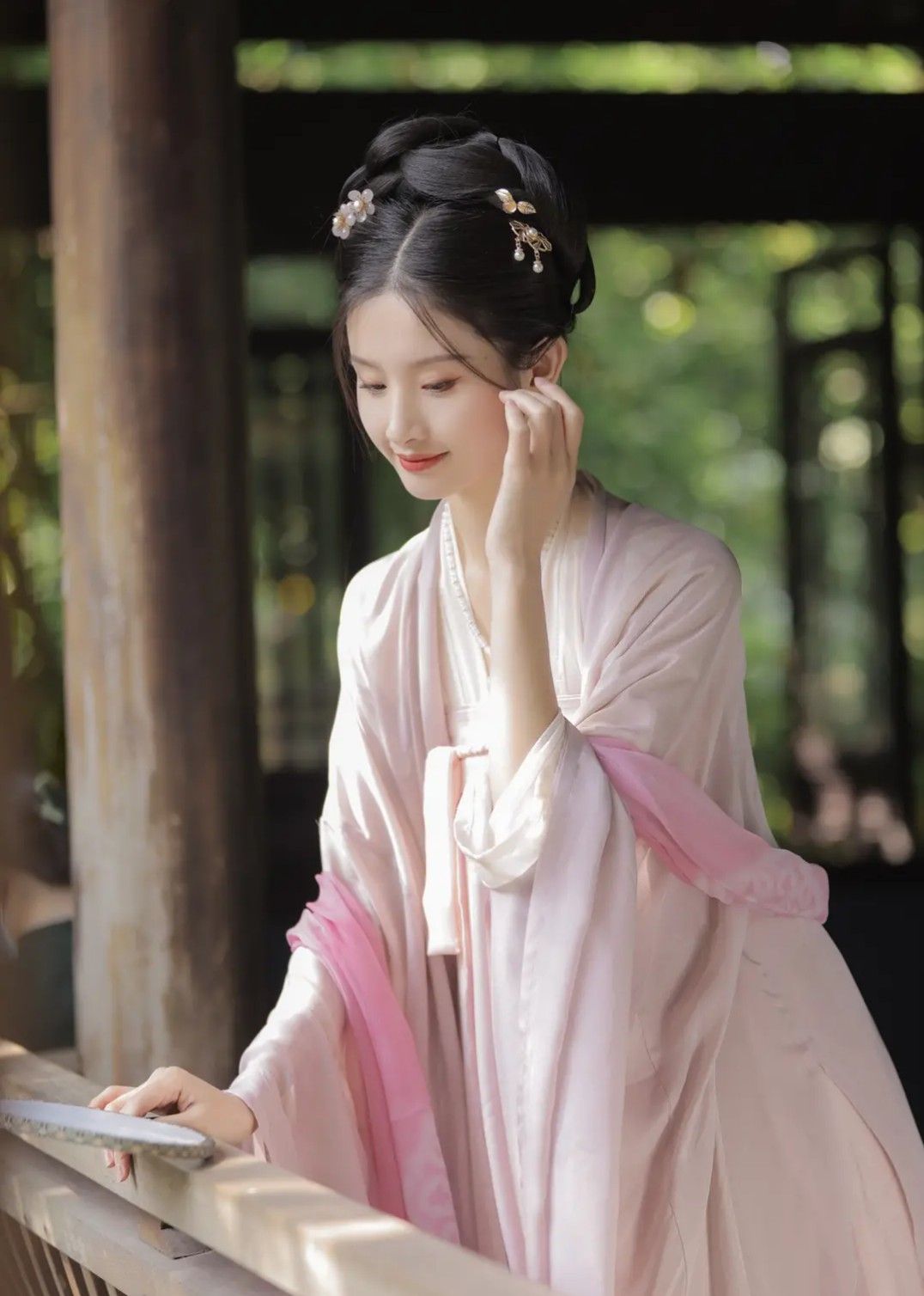 Elegant Silk Cheongsam:The Long and Noble Journey of Fashions Grandeur Elegant Silk Cheongsam:The Long and Noble Journey of Fashions Grandeur