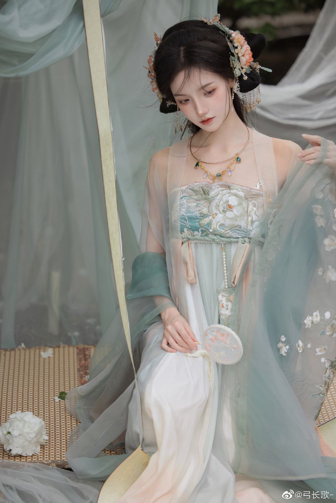 A Little Girls Journey into the World of Hanfu:Her First Fairy Dress at Eight A Little Girls Journey into the World of Hanfu:Her First Fairy Dress at Eight