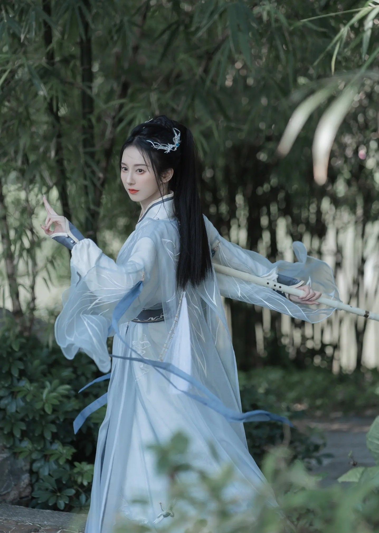 The Revival of Hanfu:Young Female Students Embracing Traditional Chinese古装