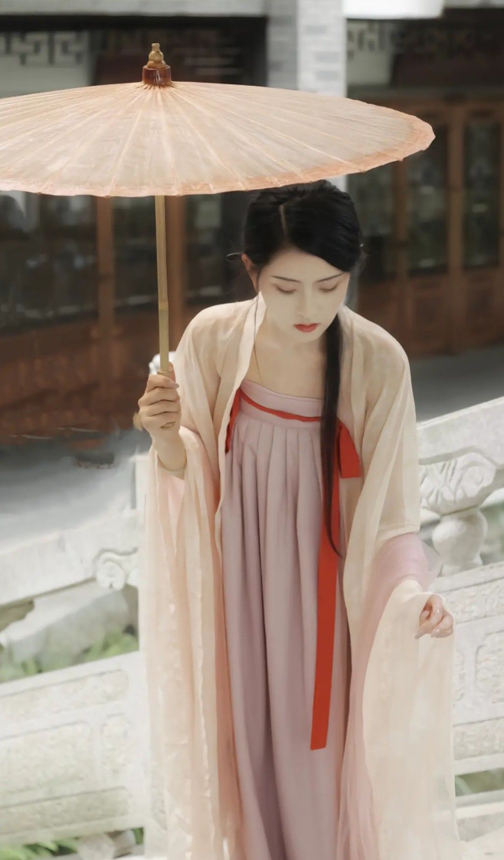 Double-Layer Pearl Necklace Qipao:A Blend of Elegance and Tradition Double-Layer Pearl Necklace Qipao:A Blend of Elegance and Tradition