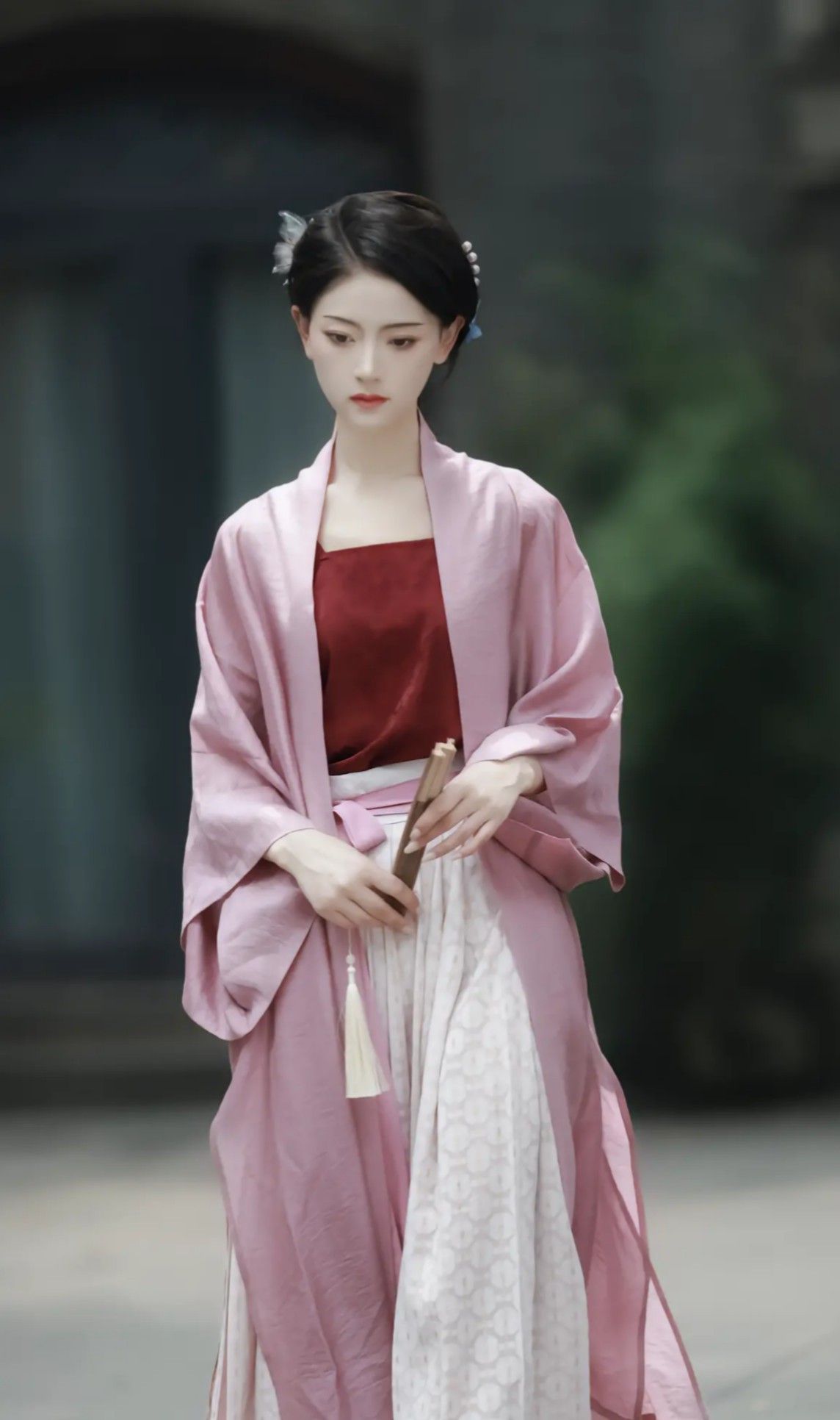 The Splendor of Purple Hanfu Robes with Grand Sleeves The Splendor of Purple Hanfu Robes with Grand Sleeves