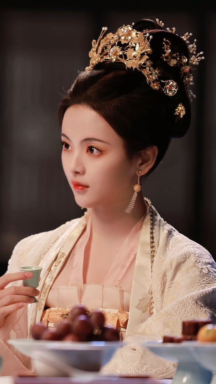 The Splendor of February Red Hanfu:Unveiling the Traditional Beauty of Chinese汉服 The Splendor of February Red Hanfu:Unveiling the Traditional Beauty of Chinese汉服