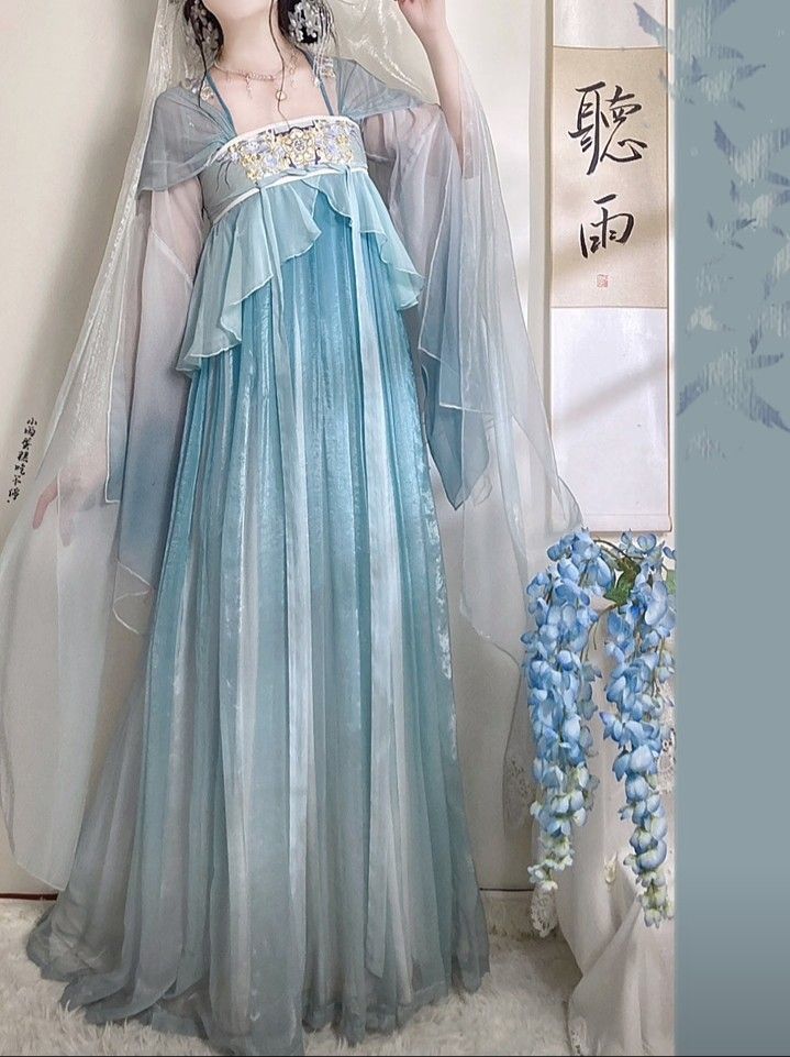 Ethereal Beauty:Exploring the Ancient Costume of Qian Gu Ju Chen Ethereal Beauty:Exploring the Ancient Costume of Qian Gu Ju Chen