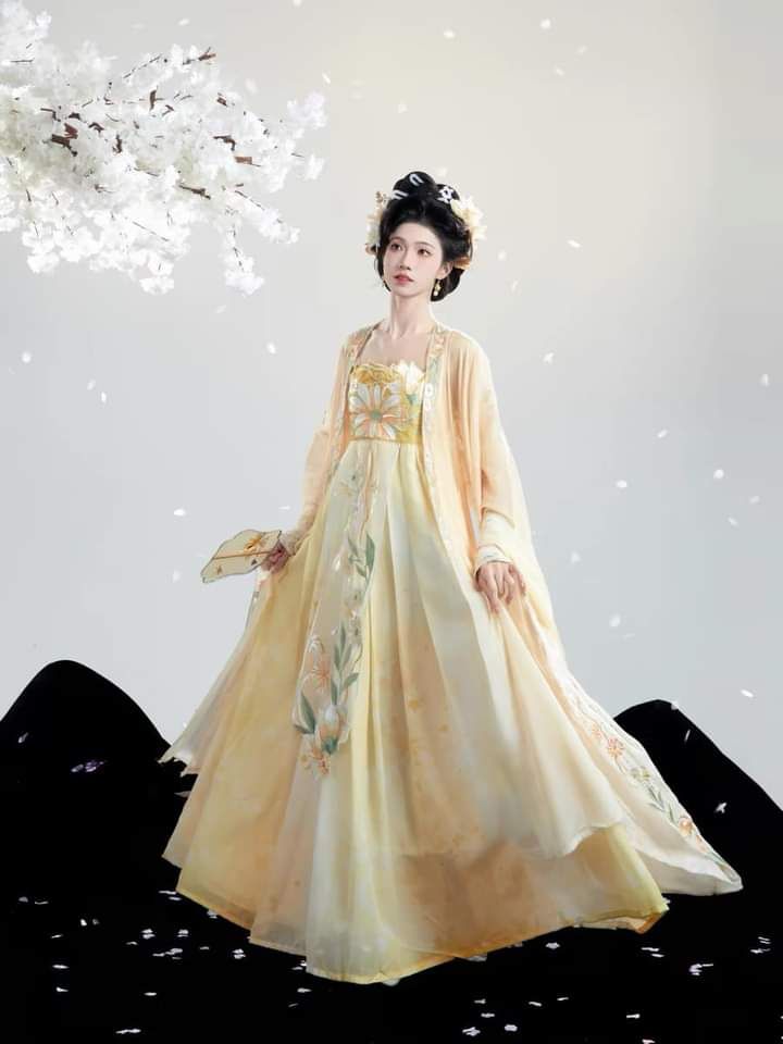 Reinventing the Classic Cheongsam:The Modernized Blouse
