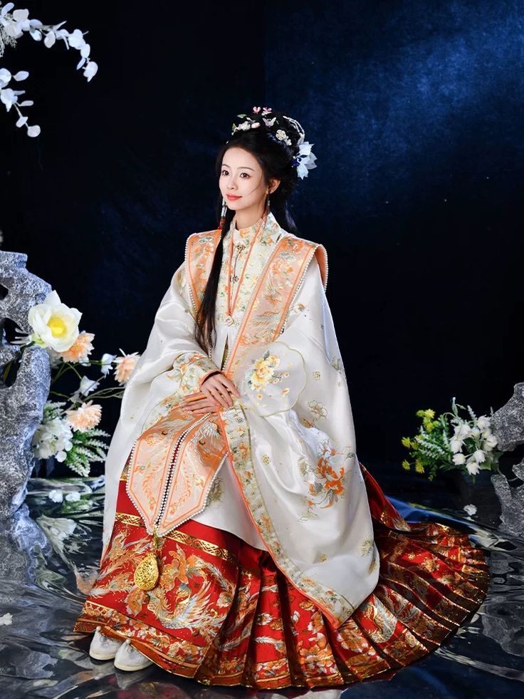 Vintage Cheongsam:The Revival of Old Shanghais Elegance Vintage Cheongsam:The Revival of Old Shanghais Elegance
