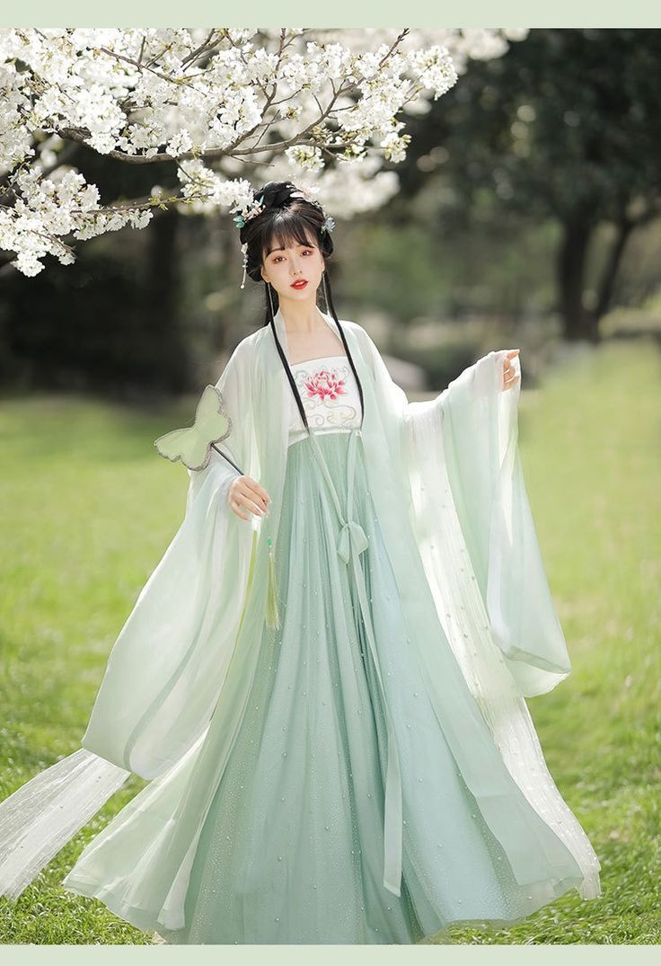 Modernizing Traditional Hanfu:Maternal-Daughter Dress Code with Innovated Hanfu-Style连衣裙 Modernizing Traditional Hanfu:Maternal-Daughter Dress Code with Innovated Hanfu-Style连衣裙
