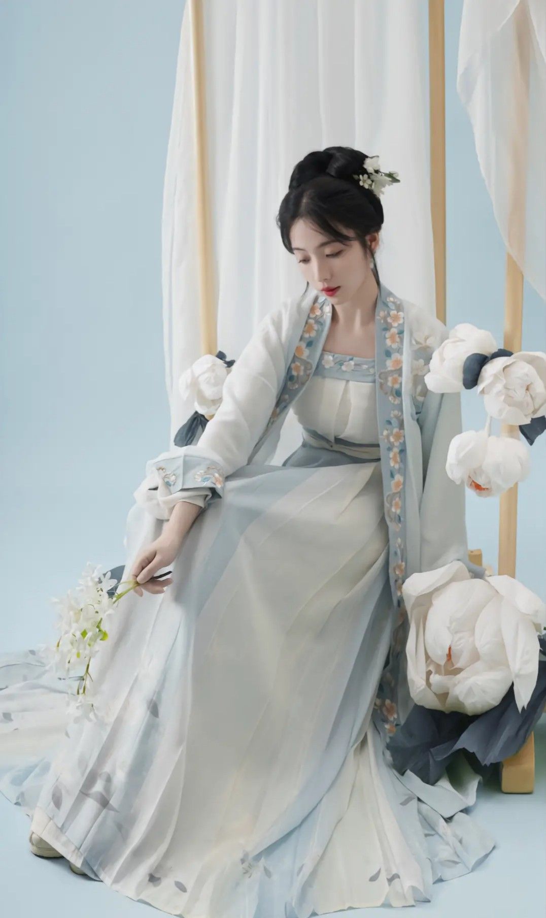 The Child in a Cheongsam:Embracing Traditional Elegance The Child in a Cheongsam:Embracing Traditional Elegance
