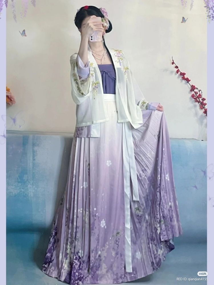 The Versatile Combination of High Heels and Cheongsam:A Fashionable Harmony The Versatile Combination of High Heels and Cheongsam:A Fashionable Harmony