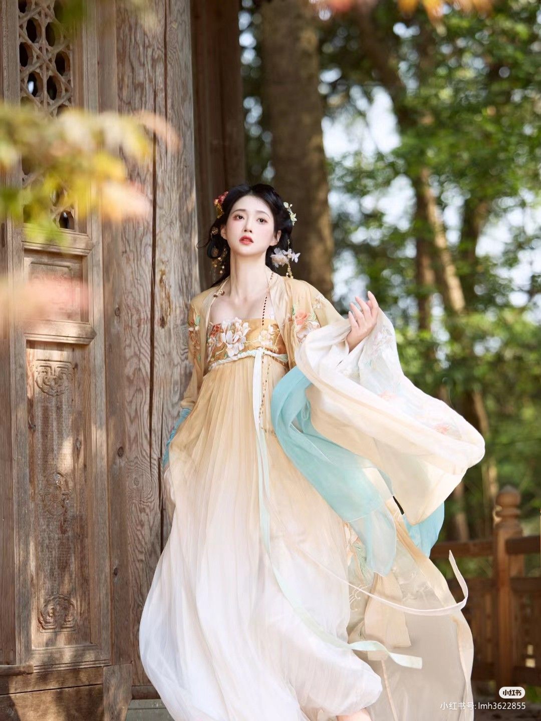 Summer Blouses to Pair with Traditional Horseface Skirts:A Stylish Guide Summer Blouses to Pair with Traditional Horseface Skirts:A Stylish Guide
