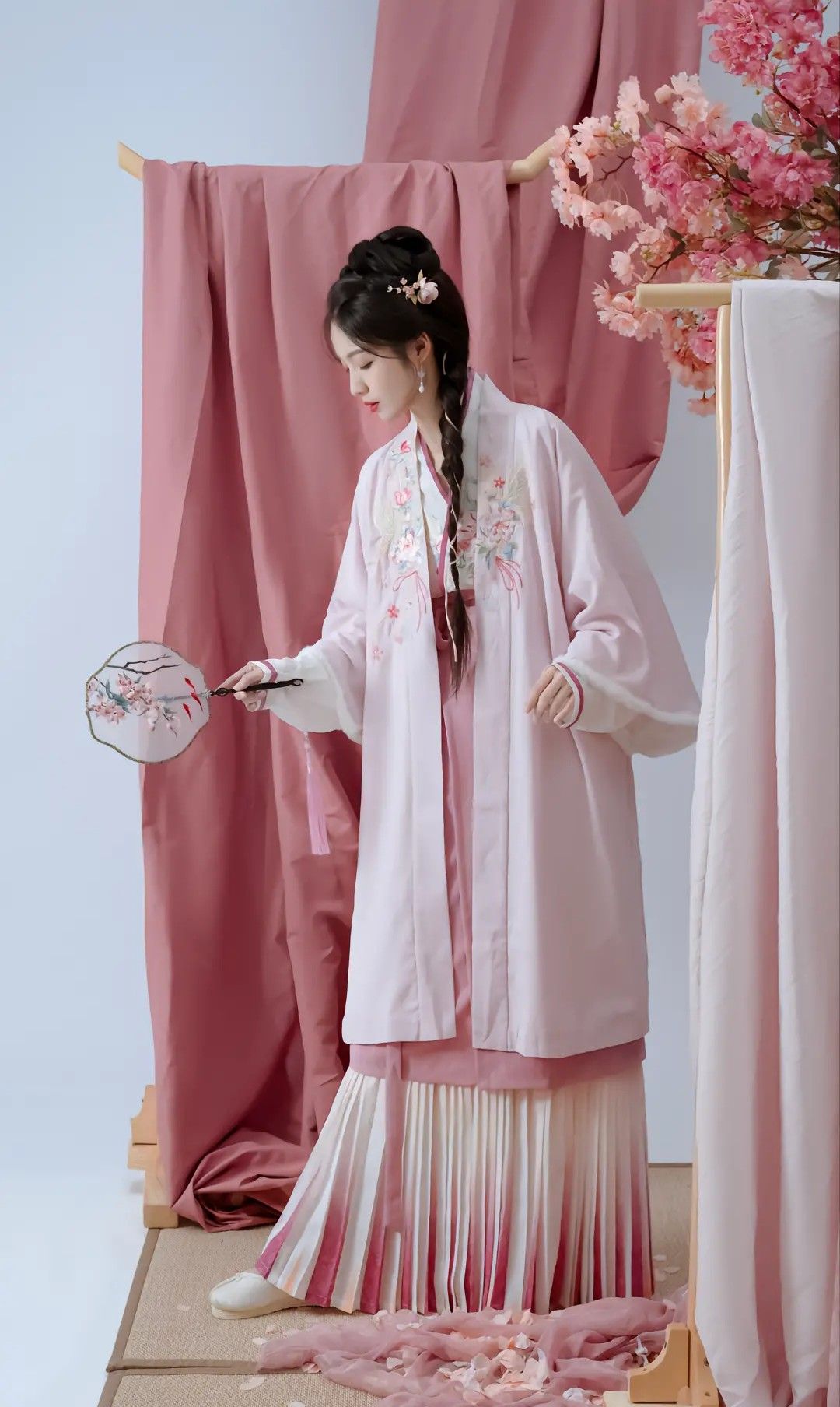 Childrens Summer Hanfu:The Allure of Traditional Chinese Clothing for Elementary Students Childrens Summer Hanfu:The Allure of Traditional Chinese Clothing for Elementary Students
