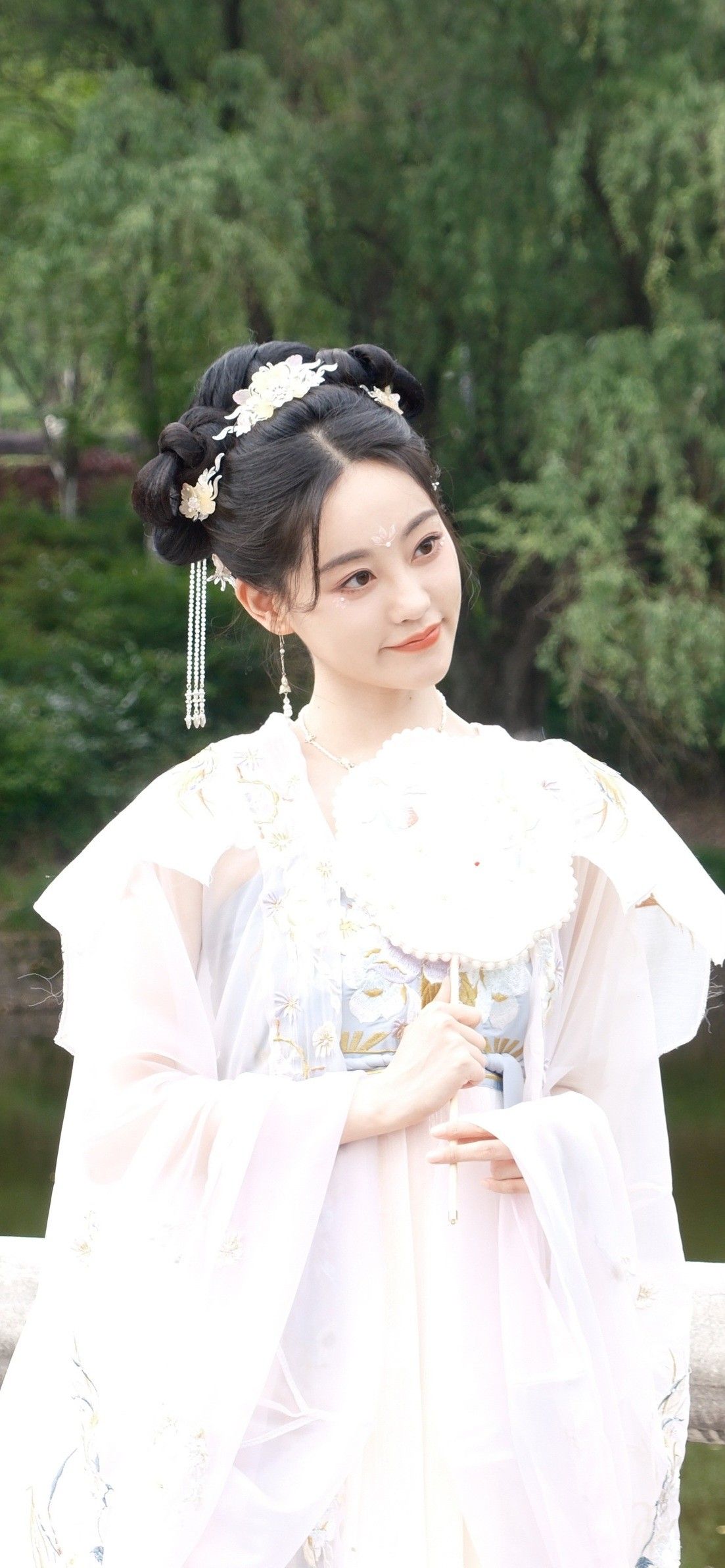 Young and Dynamic:The Rise of Modern Salute Gowns and Cheongsam Fashion Young and Dynamic:The Rise of Modern Salute Gowns and Cheongsam Fashion