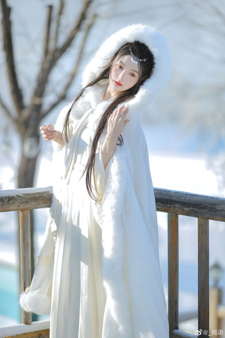 The Dawn of Traditional Elegance:A New Journey for a Young汉服 Girl The Dawn of Traditional Elegance:A New Journey for a Young汉服 Girl