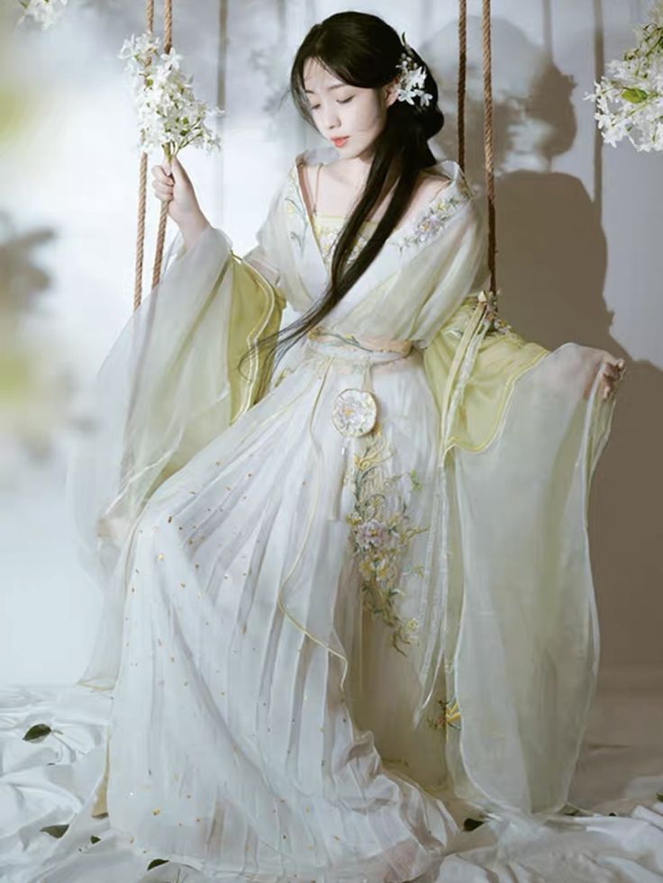 The Splendid Journey of Flower Creek:Original Hanfu Style and the Lantern Song Sequence The Splendid Journey of Flower Creek:Original Hanfu Style and the Lantern Song Sequence