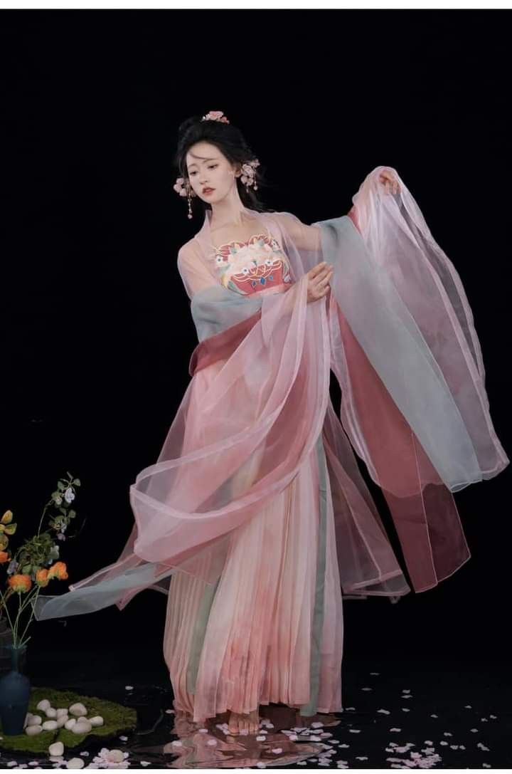 The Love Capitals Cheongsam Elegance:A Journey into the World of Love and Traditional Beauty