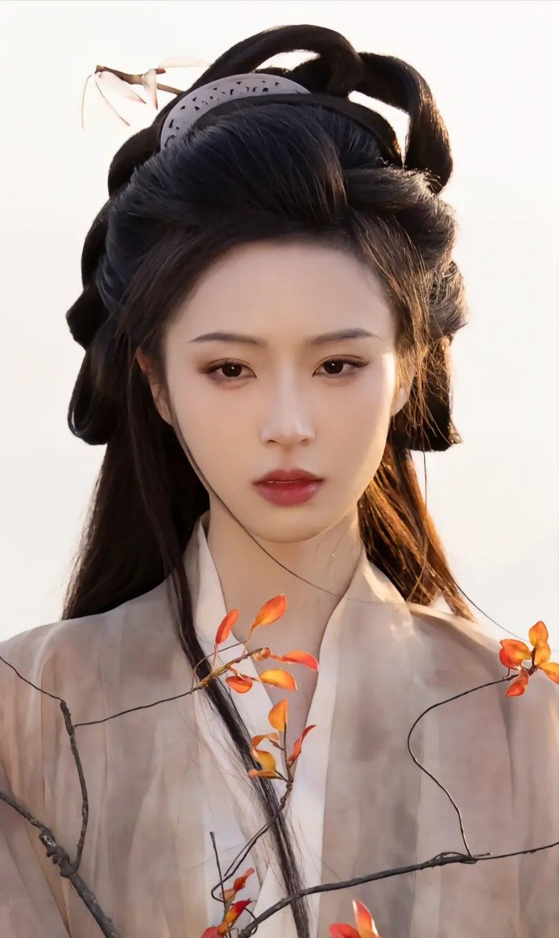 Embracing Modernity in Shanghai:The New Wave of Qipao and Its Elegant Charm Embracing Modernity in Shanghai:The New Wave of Qipao and Its Elegant Charm